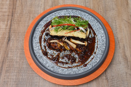 Tofu and vegetables in dark sauce